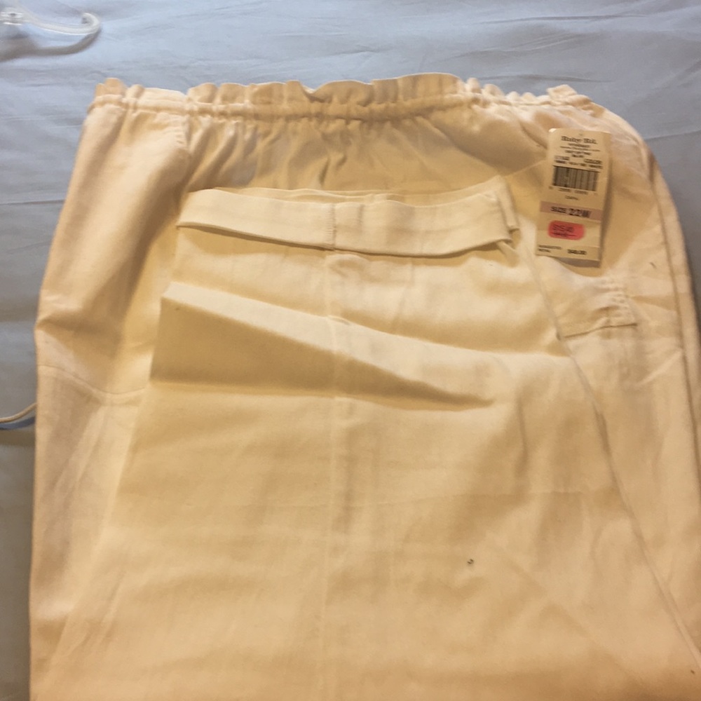 Women plus Size Capri. Brand new with tag.Size22W.